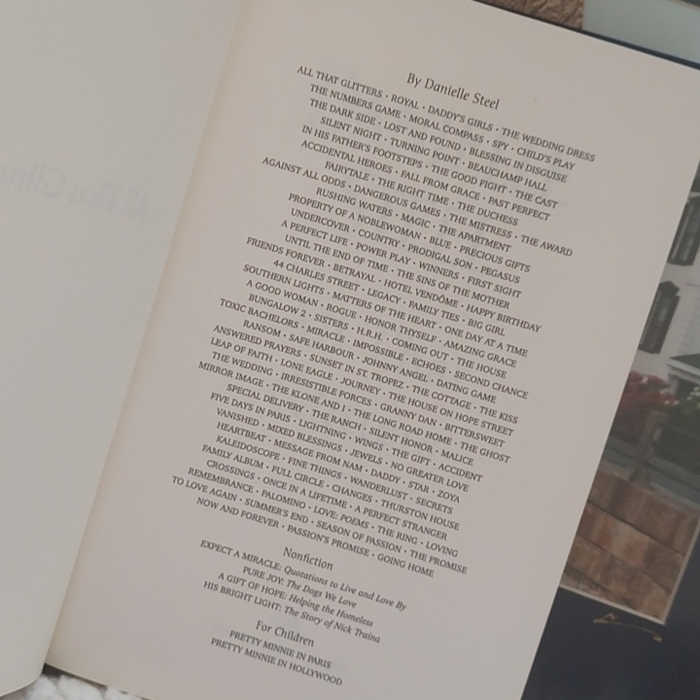 Danielle Steel "All That Glitters" Hardcover Novel 📚,2020 - Picture 4 of 10